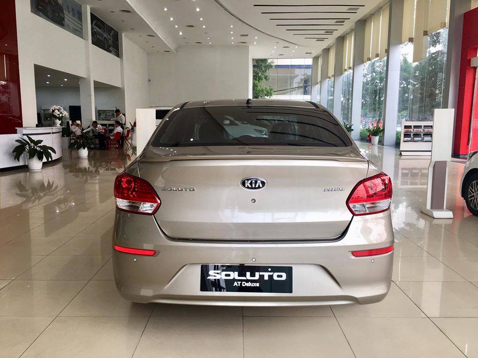 Đuôi xe Kia Soluto