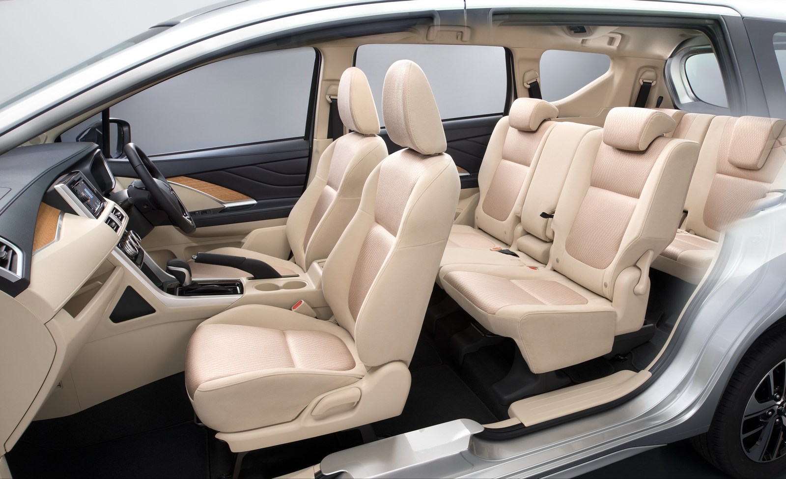 Khoang cabin và ghế ngồi trên xe Mitsubishi Xpander
