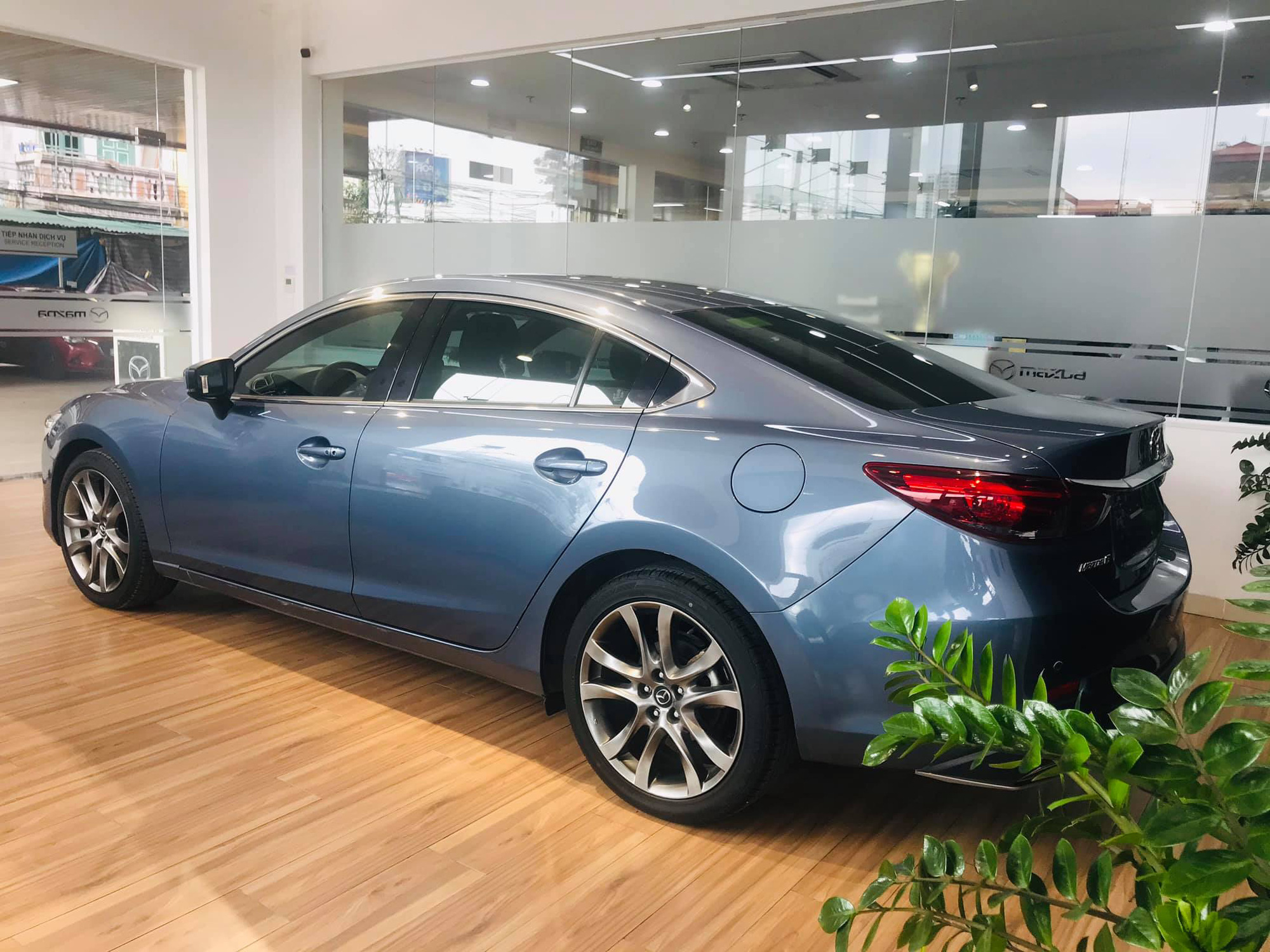 Ngoại thất chiếc xe Mazda 6 trưng bày