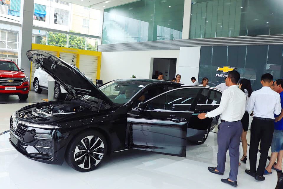 VinFast sẽ tăng phí trước bạ cho xe Lux