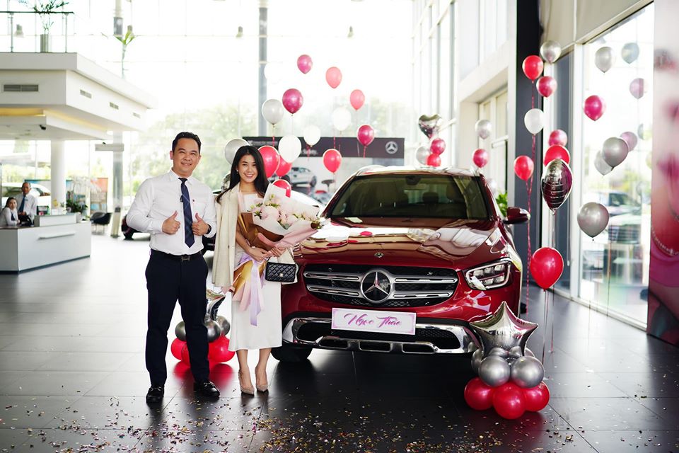 Hot girl Ngọc Thảo tậu xe Mercedes-Benz GLC 200 