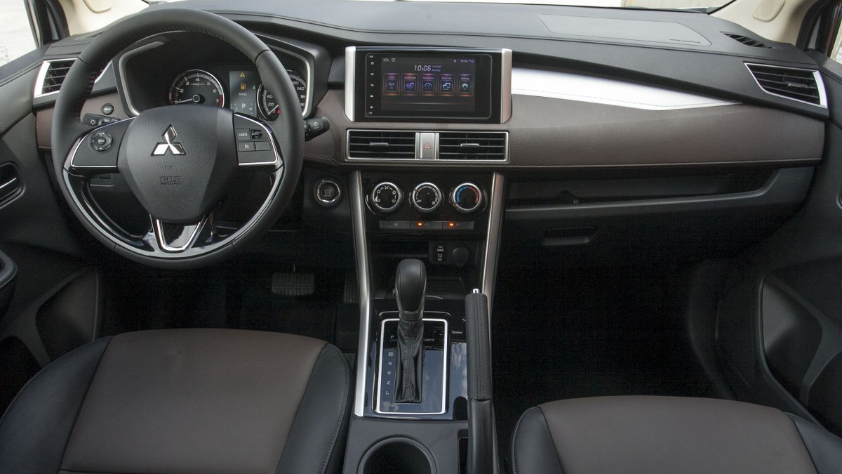 Khoang lái Mitsubishi Xpander Cross