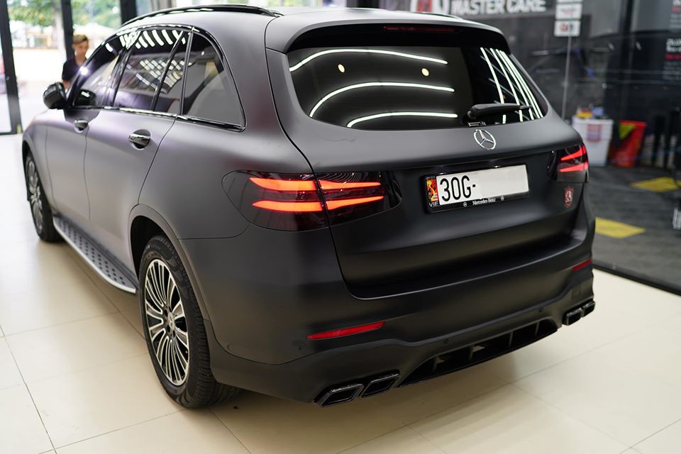 Đuôi xe Mercedes-Benz GLC 250 được độ lại