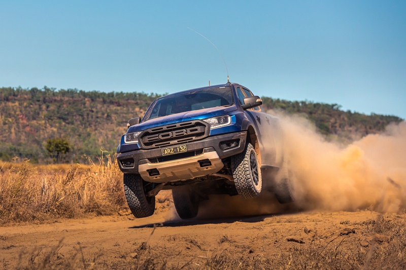 ford-raptor ra mat