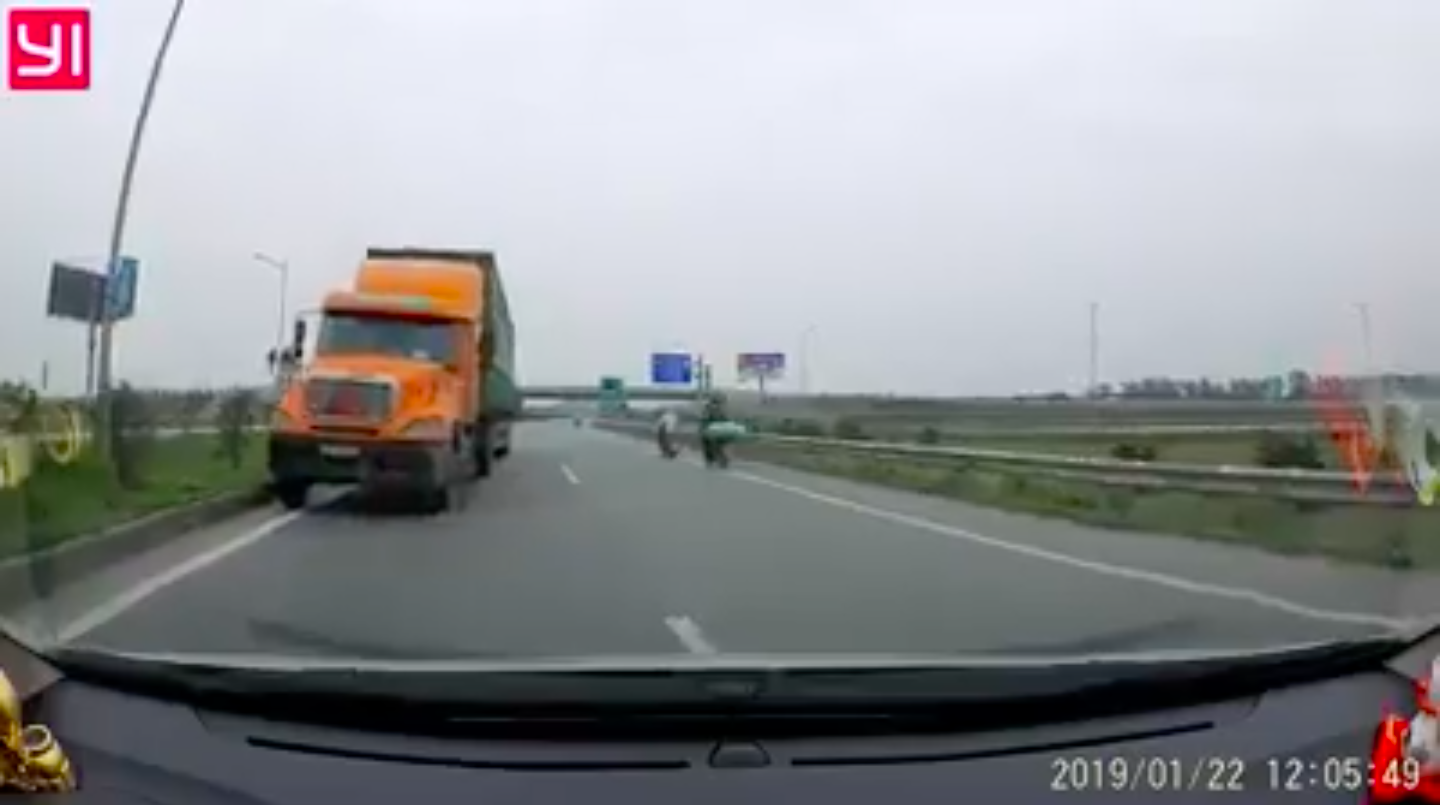 container, ngược chiều, xe tải
