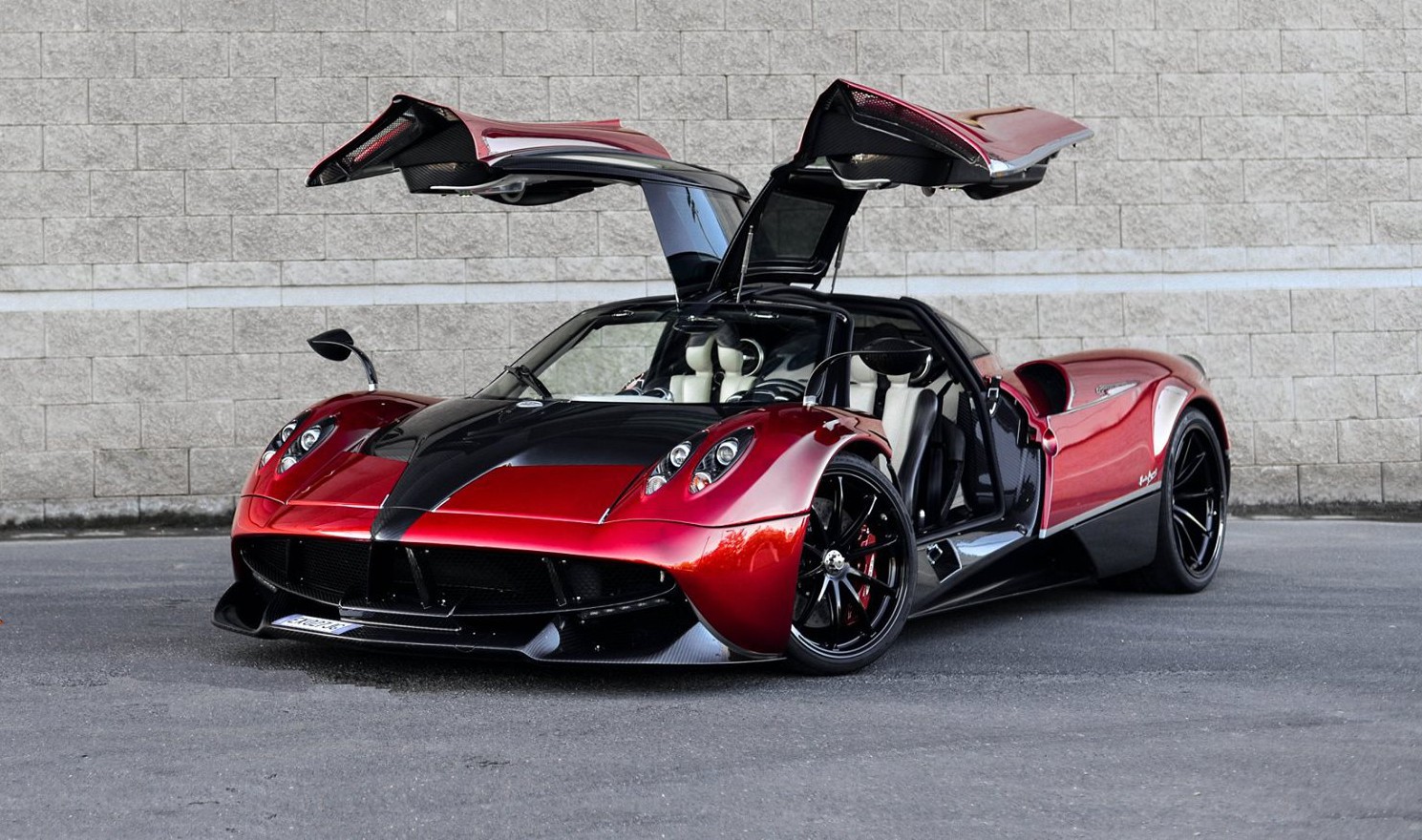 minh nhựa, pagani huayra, lamborghini