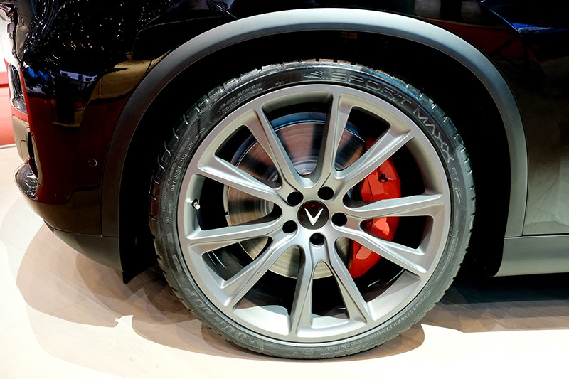 vinfast, lux v8, geneva motor show