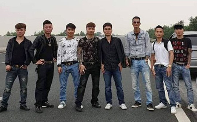 khá bảnh, ngô bá khá, dừng xe trên cao tốc