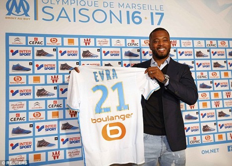 evra lieu co tro lai manchester united