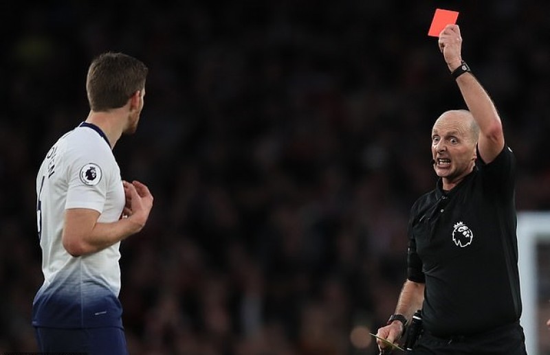 Mike Dean, Dean, Wolverhampton 2-1 MU, Ngoại hạng Anh, Wolves 2-1 MU, trọng tài ngoại hạng Anh, trọng tài lịch sử