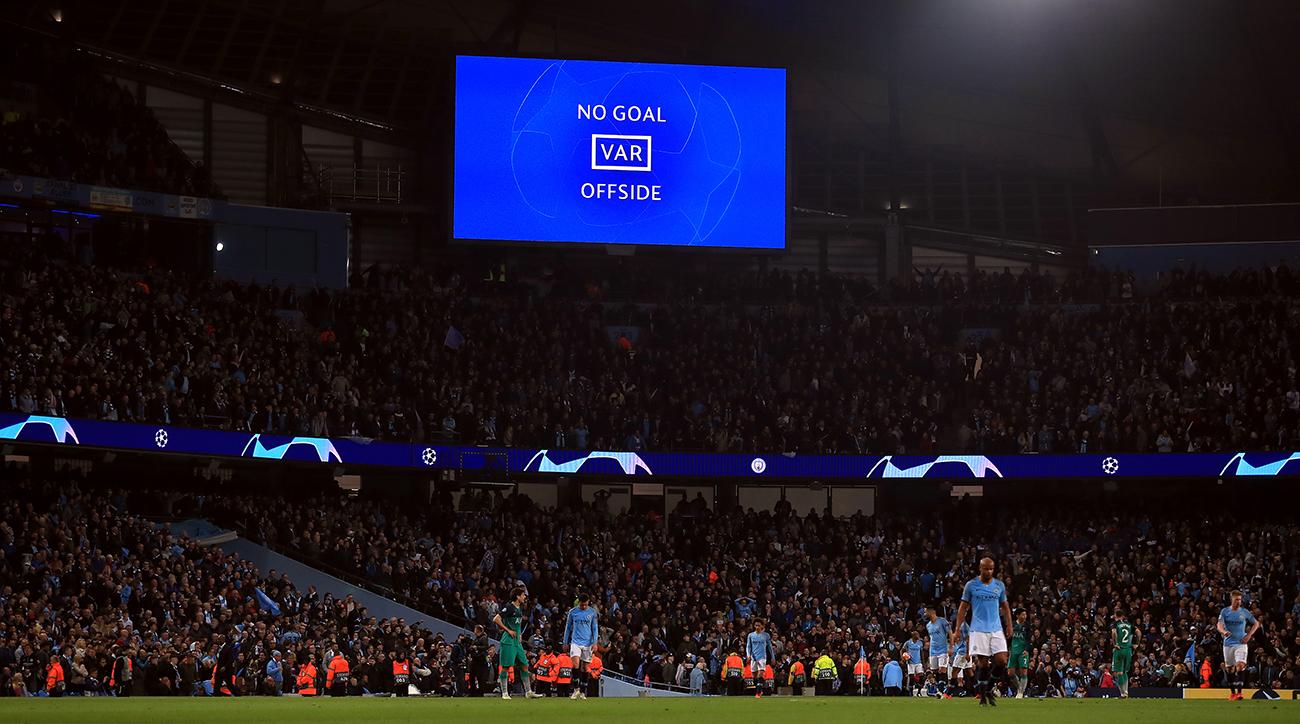 Ngoại hạng anh, mu, man united, liverpool, var, var ngoại hạng anh, premier league, CĐV MU, CĐV NHA, anfield, old trafford