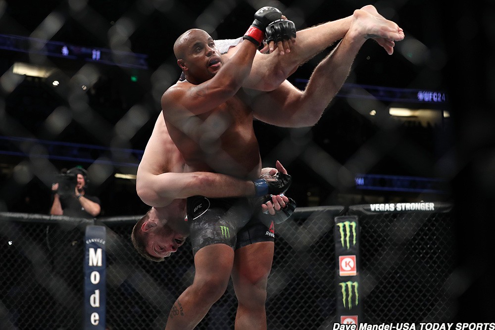 ufc, Stipe Miocic, Daniel Cormier, võ, vô địch ufc, hạng nặng ufc, đánh võ, tay đấm ufc, knock out, võ thuật,