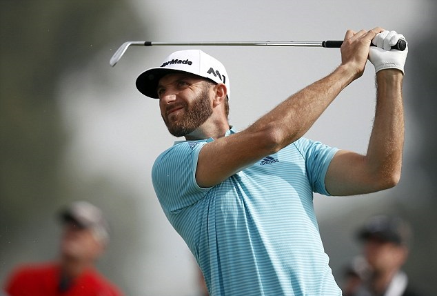 Dustin Johnson lần đầu tiên đoạt ngôi vị số 1 thế giới từ tay golf Jason Day.