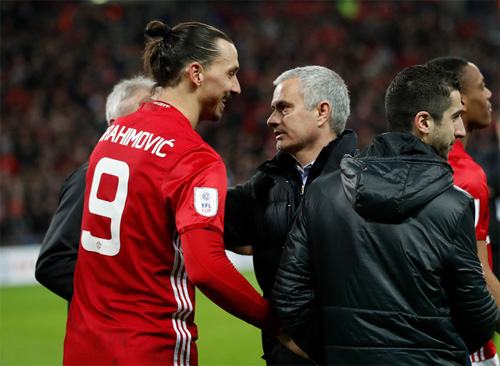 HLV Mourinho khẳng định, sẽ giữ Ibra ở lại Man Utd thêm ít nhất 1 năm nữa