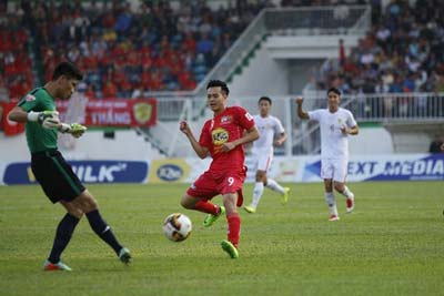 Văn Toàn thi đấu nỗ lực nhưng không thể giúp HAGL tránh được 1 trận thua