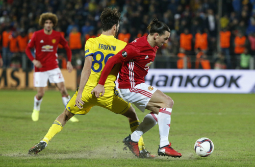 Sau lời chỉ trích của HLV Mourinho, sân Olimp-2 tạm thời phải đóng cửa