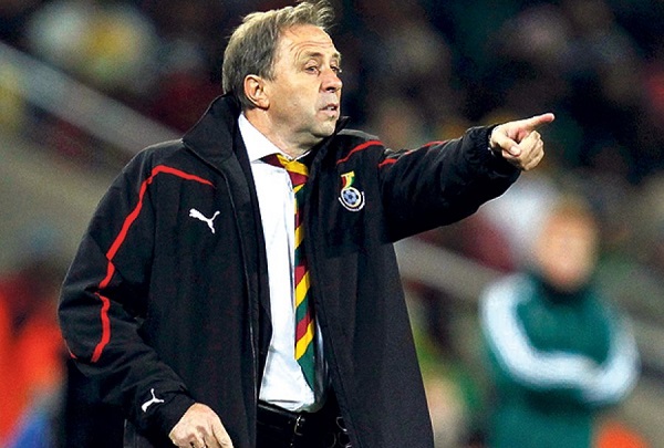 Milovan Rajevac, Kiatisak, Kiatisak bị sa thải, Thái Lan sa thải Kiatisak, Thái Lan tìm người thay Kiatisak, 