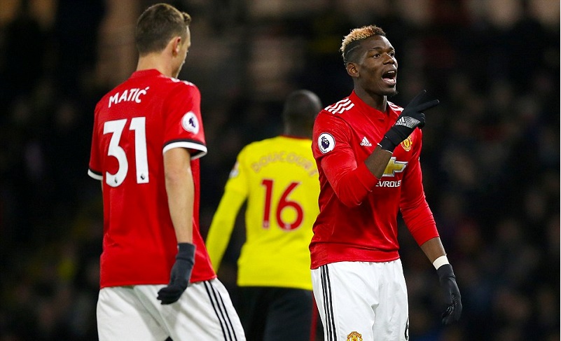 Watford đang có phong độ khá ấn tượng trên sân nhà và nhiều người đã nghi ngờ về 1 chiến thắng cho Man Utd. Dù vậy, với phong độ tuyệt vời của Young, Quỷ đỏ đã có được điều mình mong muốn là 3 điểm. Ngôi sao người Anh ghi 2 bàn cộng thêm pha lập công của Martial giúp Man Utd dễ dàng dẫn trước đội chủ nhà 3 bàn trong hiệp 1. Tuy nhiên kịch bản của trận đấu diễn ra kịch tính vào những phút cuối. Từ phút 77 đến 84, Troy Deeney cùng Doucoure ghi những bàn thắng quan trọng giúp đội chủ nhà rút ngắn cách biệt xuống còn 1 bàn. Tuy nhiên đó là tất cả những gì Watford làm được. Phút 86, Lingard dắt bóng phản công từ sân nhà qua hàng loạt cầu thủ Watford rồi ghi bàn thứ 4 cho MU. Đánh bại đối thủ 1 cách kịch tính, Man Utd tiếp tục củng cố vị trí thứ 2.