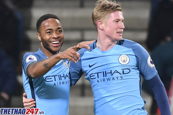 Sterling ăn mừng bàn thắng mở tỉ số cho Man City