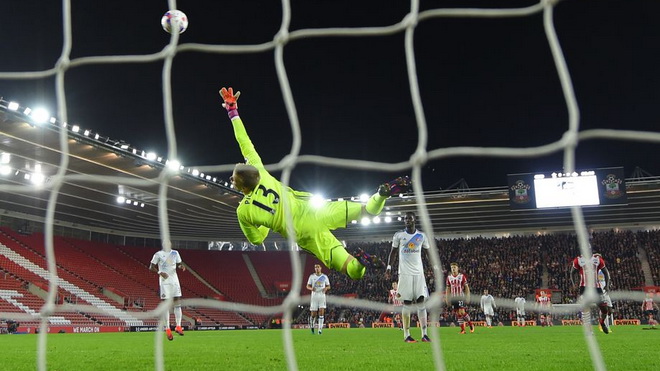 M.U nhắm thủ môn của đội xuống hạng thay De Gea