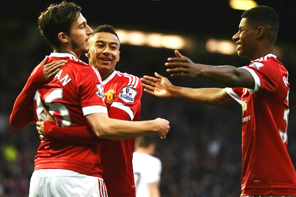 Darmian bóng gió chuyện rời Man Utd