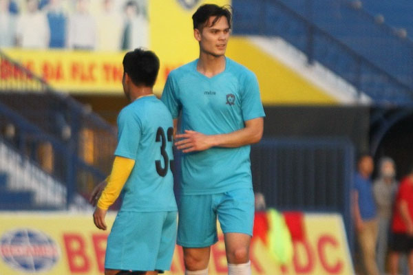 Than Quảng Ninh thử việc sao Việt kiều Adriano Schmidt