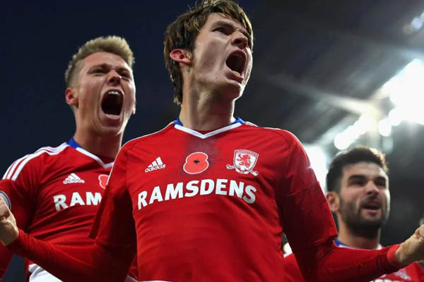 HLV Mourinho bất ngờ nhắm Marten De Roon
