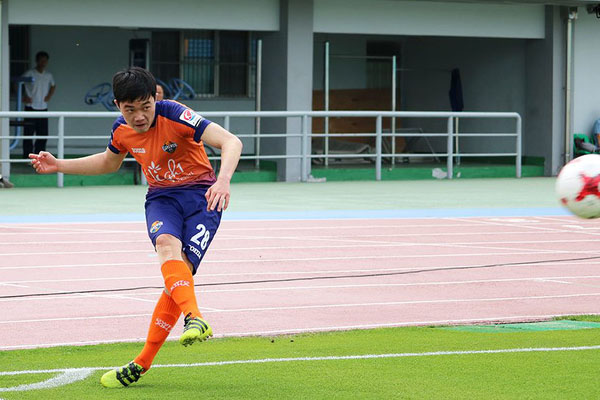 Xuân Trường bị thay ra sớm ở lần 2 đá chính cho Gangwon Xuân Trường bị thay ra sớm ở lần 2 đá chính cho Gangwon