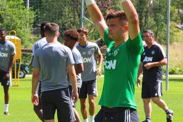 Thủ thành trẻ Theo Richardson được lãnh đạo Man Utd đánh giá cao