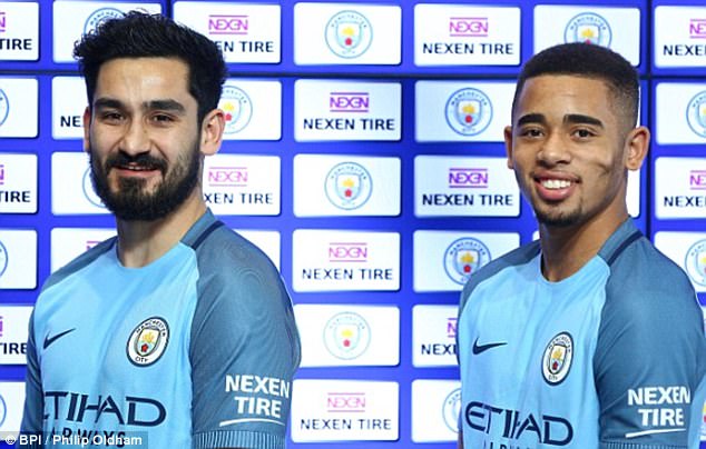 Man City có nhà tài trợ Nexen trên tay áo đấu
