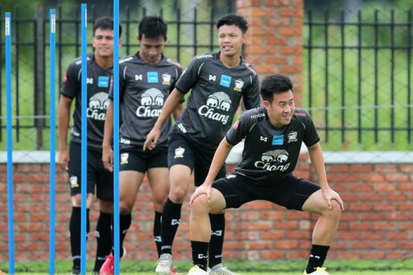 HLV Hoàng Anh Tuấn cung cấp nhiều thông tin hữu ích về đối thủ cho HLV Hữu Thắng trước SEA Games 29