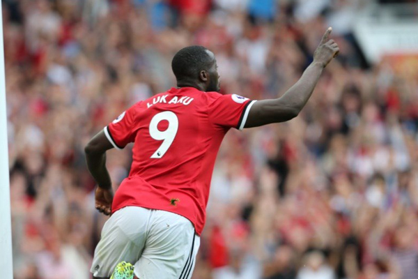 Lukaku lập cú đúp cho Man Utd ngày ra quân