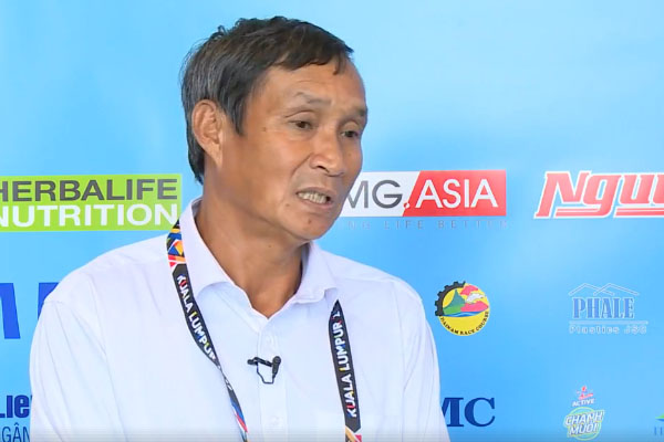 HLV Mai Đức Chung chia sẻ trực tuyến sau khi cùng tuyển nữ Việt Nam giành HCV SEA Games