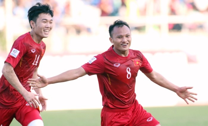 Trọng Hoàng (8) chia tay ĐT Việt Nam bởi chấn thương