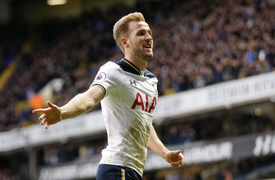 Tottenham hét giá bán Kane 200 triệu bảng
