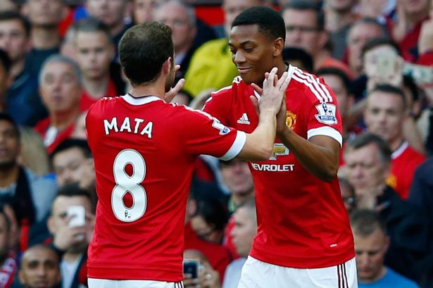 Mata và Martial không hài lòng với HLV Jose Mourinho