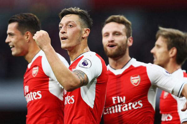 Arsenal đá thủ tục tại Europa League