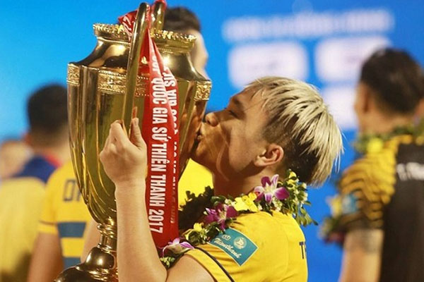 bóng đá Việt Nam, tin tức bóng đá Việt, V-League, Phi Sơn, TP HCM, SLNA, chuyển nhượng V-League