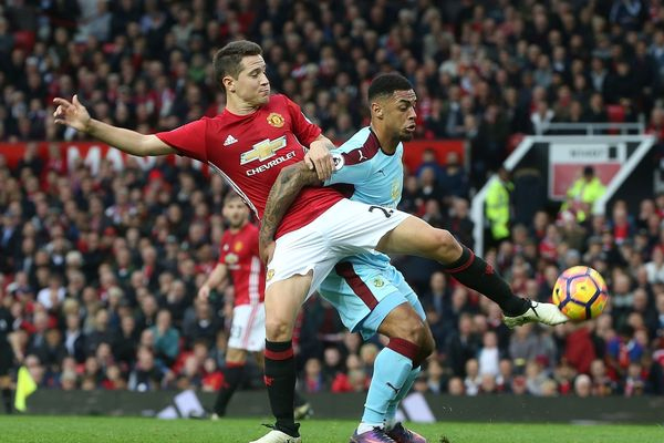 Man Utd tạo cuộc đua top 4 thêm kịch tính