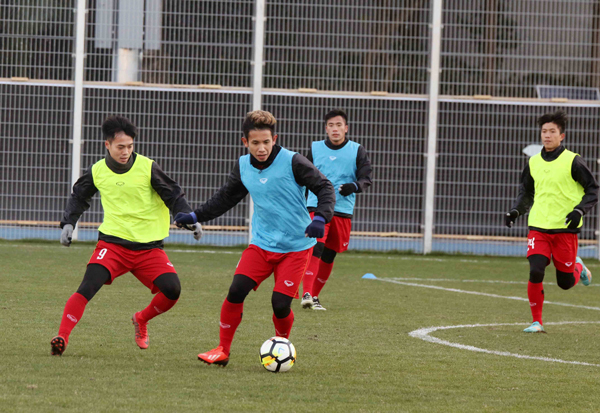 Các tuyển thủ hứng khởi thi đấu tập trên sân VCK U23 châu Á, tin tức VCK U23 châu Á, xem VCK U23 châu Á, U23 Việt Nam, U23 Australia