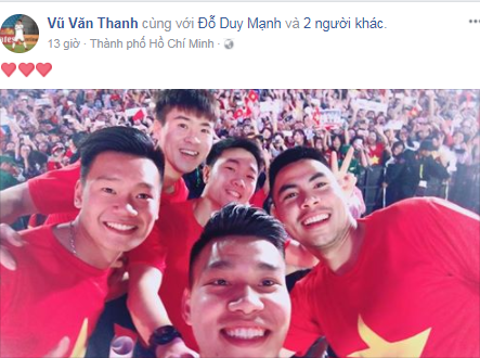 Văn Thanh chia sẻ khoảnh khắc vui vẻ cùng đồng đội