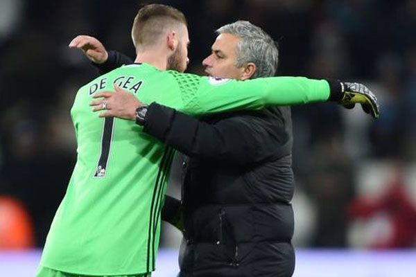 Mourinho và De  Gea có thể rời Man Utd
