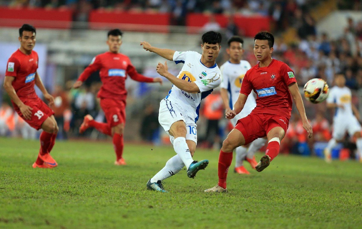 Công Phượng chưa thể hiện được nhiều ở hai vòng đấu đầu tiên V-League 2018. Ảnh: VPF.