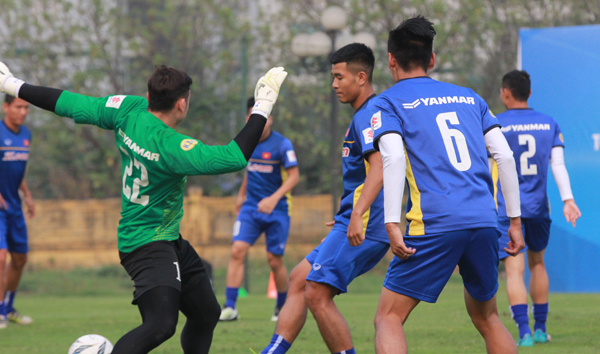 HLV Park Hang Seo chia nhỏ đội hình tập đối kháng