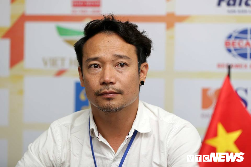 Công Minh (số 8) ghi bàn mở tỷ số cho U19 Việt Nam.