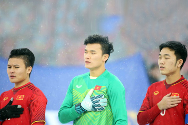bóng đá Việt Nam, V-League, tin tức V-League, Bùi Tiến Dũng, FLC Thanh Hóa, sao U23 Việt Nam