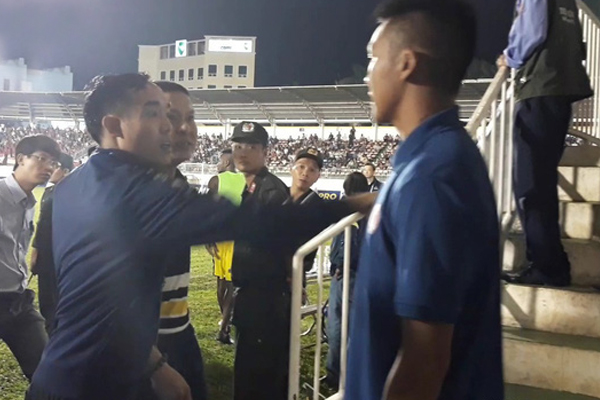 HAGL vs Hà Nội, HLV Chu Đình Nghiêm, cđv đòi đánh hlv hà nội, Hà Nội, HAGL