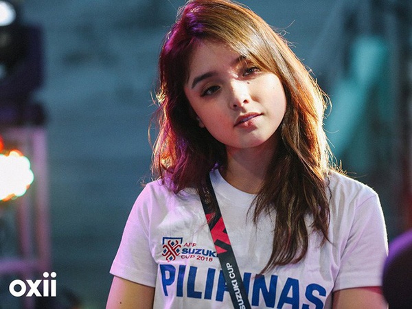 Việt Nam vs Philippines, fan nữ cổ vũ Philippines, hot girl, người đẹp