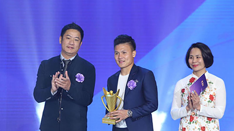 bóng đá Việt Nam, V-League, tin tức V-League, cúp chiến thắng, Quang Hải