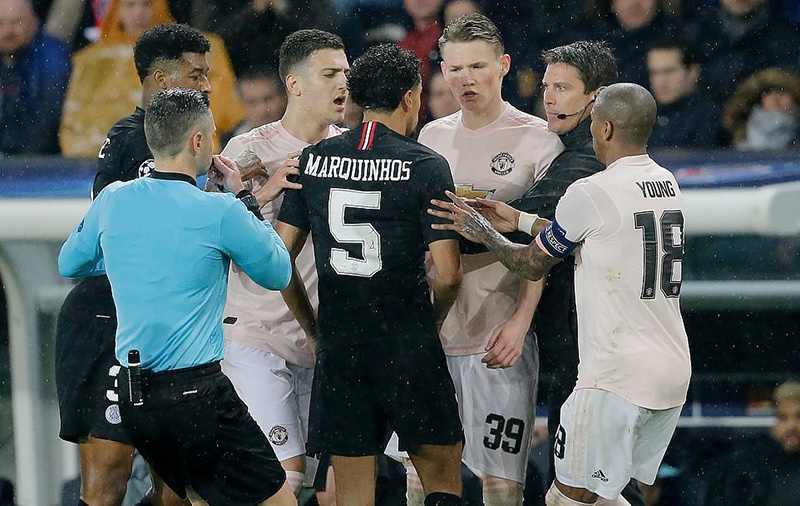 Chỉ cần 1 bàn thắng nữa thôi Man Utd sẽ đi tiếp, họ chơi rất quyết tâm. Vì vậy trận đấu càng trở nên kịch liệt hơn trên sân. PSG 1-3 MU, kết quả PSG 1-3 MU, tỉ số PSG 1-3 MU, kết quả C1, kết quả champions League, kết quả cúp C1